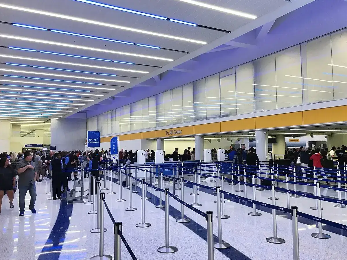 Catenarias y postes separadores para eventos