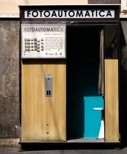Fotomatón clásico de cabina cerrada