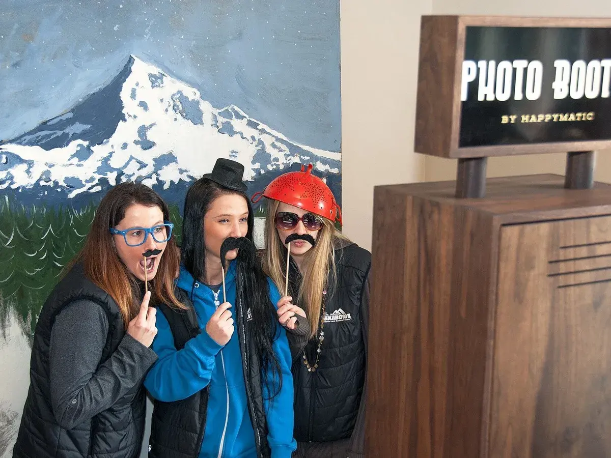 12 Fotobox-Ideen für Hochzeiten, die die Gäste begeistern