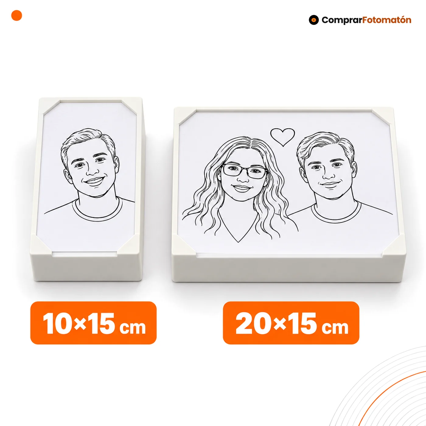 Las dos bases de dibujo del Caricabot: papel vertical de 10×15 cm con la caricatura de una persona y papel horizontal de 20×15 cm con la de una pareja